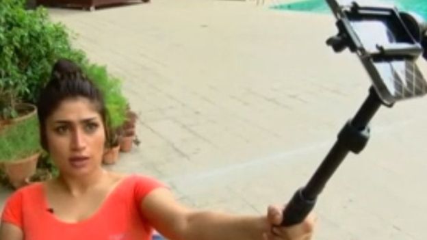 Qandeel Baloch: Pakistan social media celebrity `killed by brother`