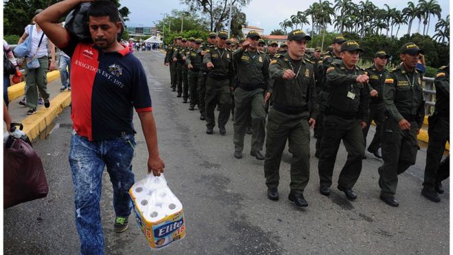 Venezuela reopens Colombian border to allow shoppers to cross