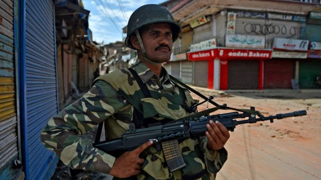 Militants attack Indian army base in Kashmir `killing 17`