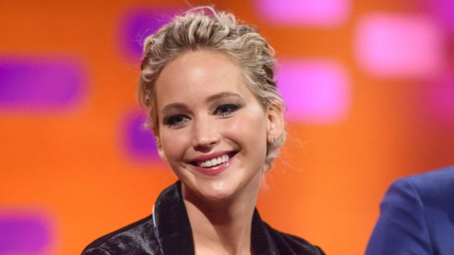 Jennifer Lawrence apologies for Hawaii `butt-scratching` story