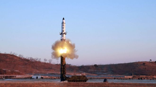 ¿Qué tiene de diferente el último misil balístico lanzado por Corea del Norte?