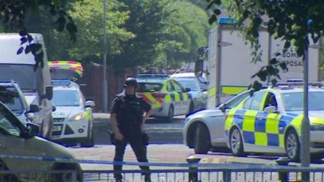 Bomb disposal team enters Trafford College in Manchester