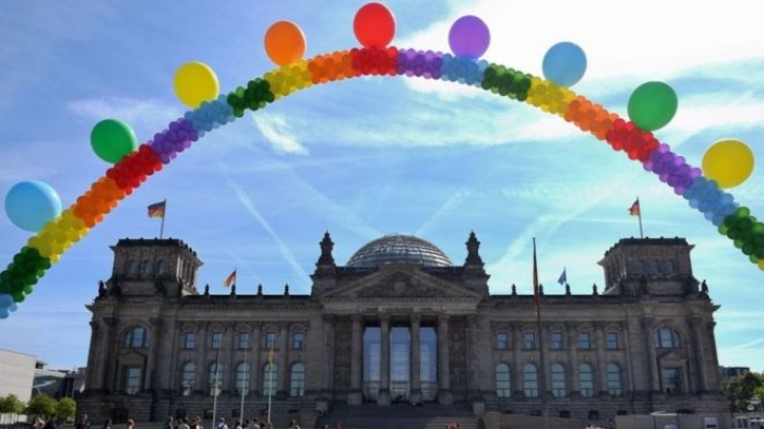 German MPs approve gay marriage in snap vote