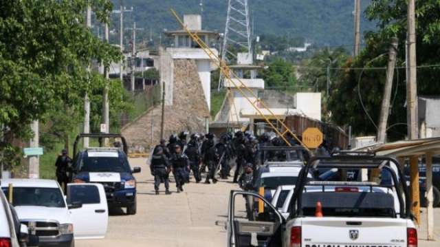 Mexico violence: 28 dead in prison fight in Acapulco