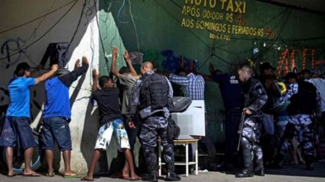 Rio de Janeiro: Police protest over rising Brazil violence