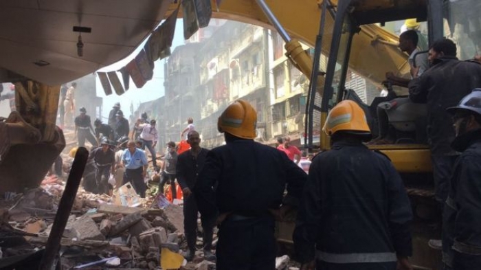 Building collapse traps people in Mumbai