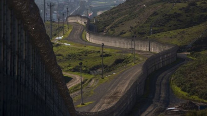 US hands out first contracts for border wall prototypes