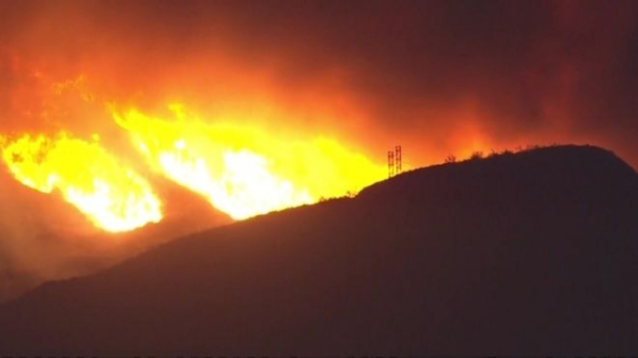 California wildfire: Thousands evacuated in Ventura County