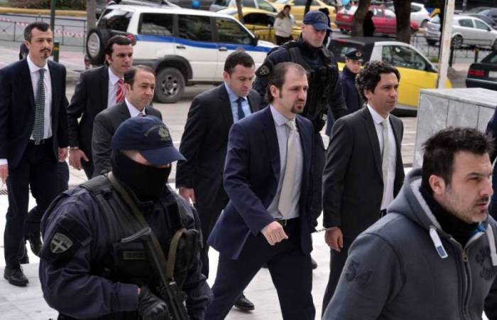 La Grèce refuse d'extrader huit militaires turcs