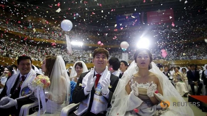 Thousands marry in mass ceremony in South Korea