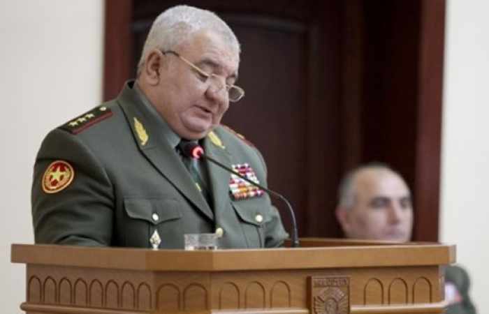 El experto armenio reprochó a Jachaturov por la derrota en las batallas de abril 