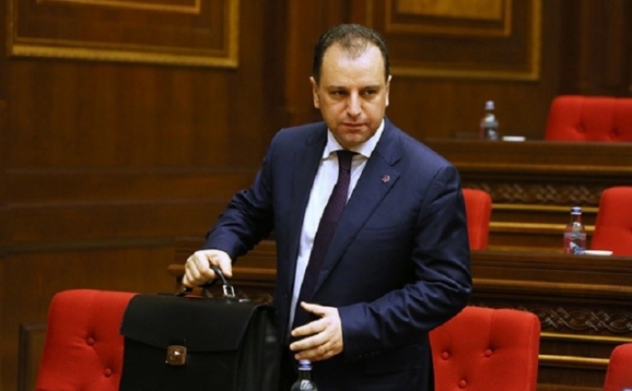 وزير الدفاع الأرمني يصل  إلى كاراباخ