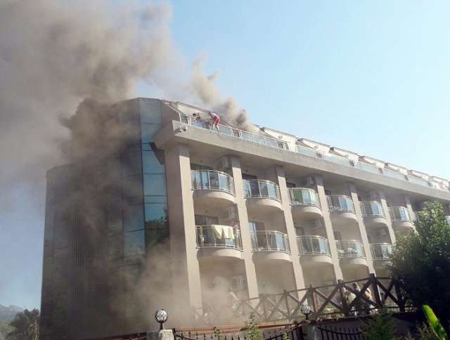 Fire breaks out in Turkish hotel