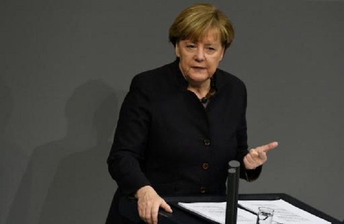 Merkel sagt Frankreich Solidarität im Kampf gegen den Terror zu