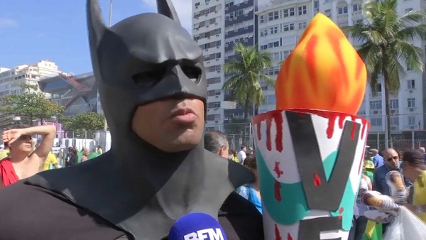 Rio 2016: le "Batman carioca" compte profiter des JO pour dénoncer la corruption