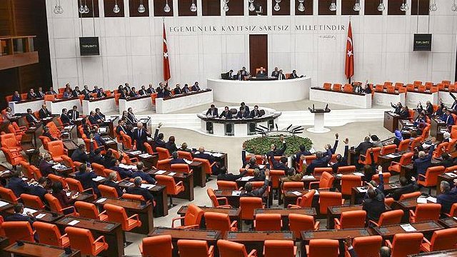 Coup attempters bomb Turkish parliament