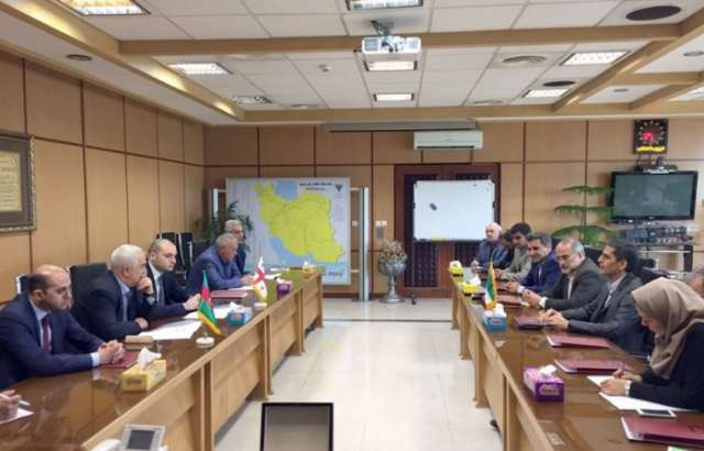 Azerbaijan, Iran sign document on construction of loading and unloading terminal