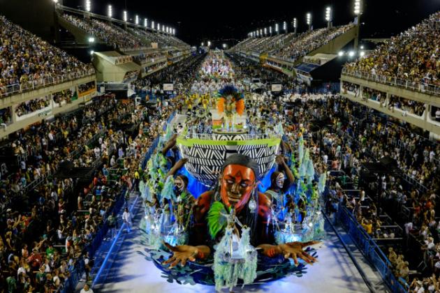 Brésil: coup d`envoi du Carnaval de Rio, la samba contre le Zika et la crise
