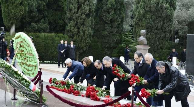 YAP leadership pays tribute to national leader Heydar Aliyev