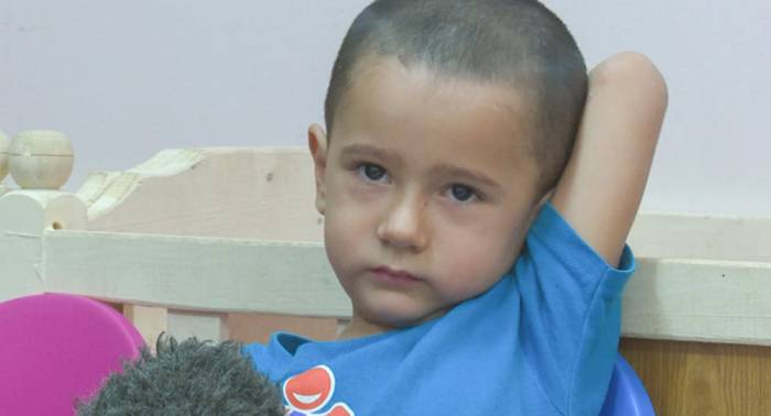 AzVision hat Verwandten des aserbaidschanischen Jungen Abdullah gefunden, der vor dem ISIS gerettet war