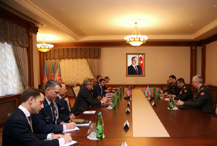 Defense Minister meets with Commander of US Transportation Command