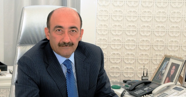 Nazir işçilərini təbrik etdi