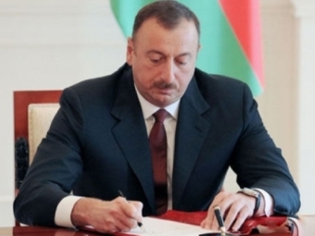 Prezident kraliça II Elizabeti təbrik edib