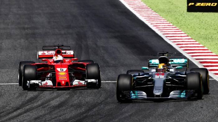 Baku soll Ende der Achterbahnfahrt einleiten: Sebastian Vettel und Lewis Hamilton kämpfen um Konstanz