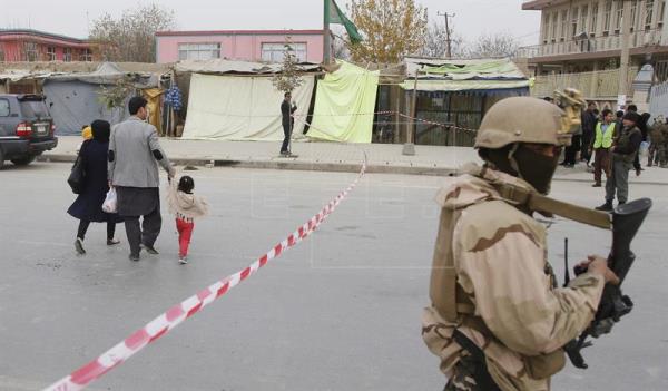 Aumentan a 9 los muertos en un ataque talibán a la vivienda de un diputado afgano