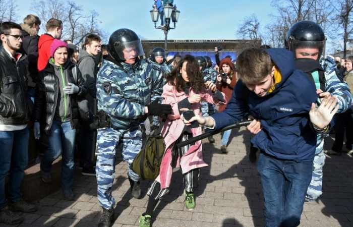 Plus de 700 interpellations à Moscou lors de la manifestation anticorruption