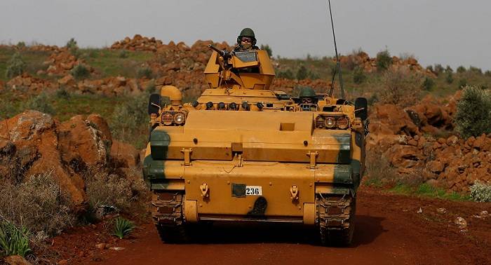 Turquía informa de 300 "terroristas" abatidos desde inicio de la operación en Afrín 