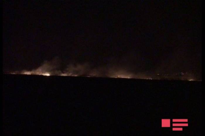 Les Arméniens mettent le feu aux villages occupés de la région d'Aghdam - PHOTO