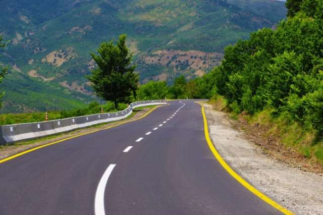 Azerbaijani President approves funding for construction of road in Agsu