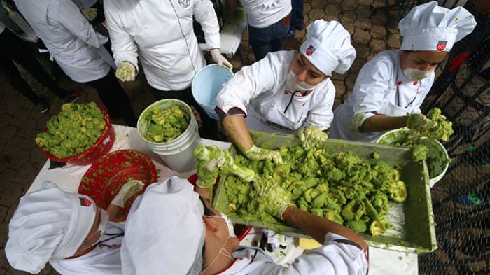 México 'se come' su propio récord Guinness de preparación de Guacamole con tres toneladas