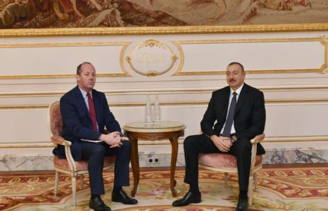 Ilham Aliyev trifft sich mit Executive Vice President von Space Systems in Airbus