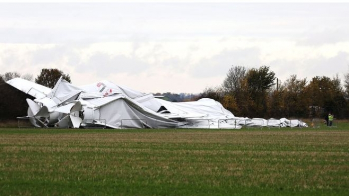 Airlander 10 'breaks in two' and collapses at Cardington