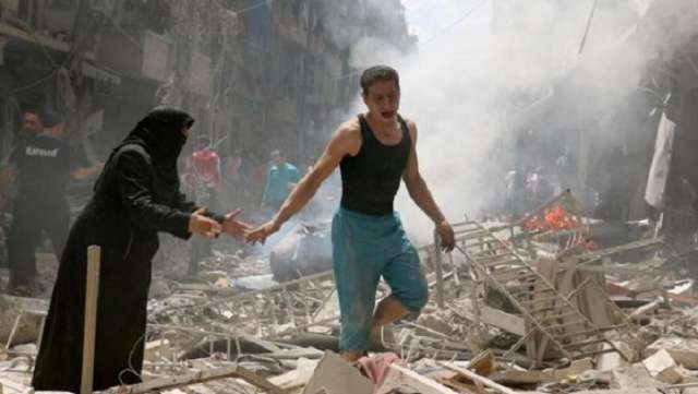 Mueren 50 civiles en bombardeos del régimen y de los rebeldes en Alepo