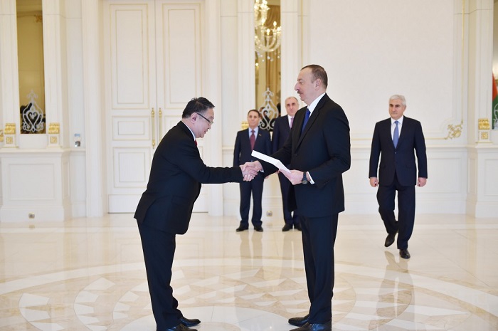 Präsident Ilham Aliyev nimmt Beglaubigungsschreiben neuen mongolischen Botschafters entgegen 