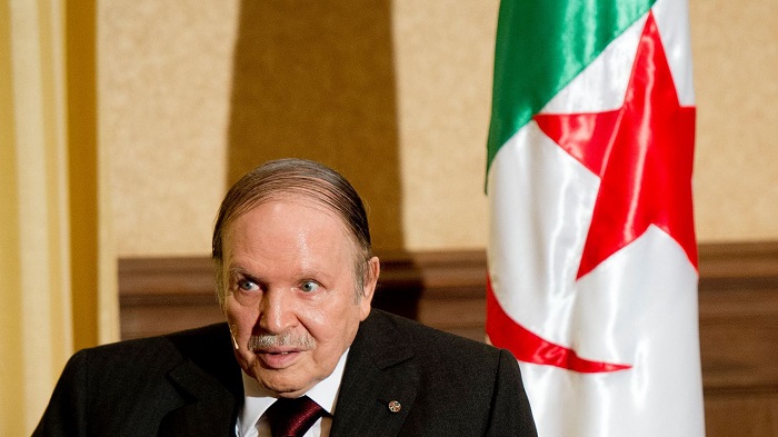 L`Algérie adopte une Constitution prévoyant la fin de la présidence Bouteflika
