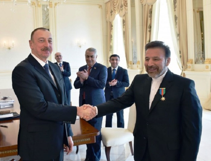 Ilham Aliyev dió  “Orden  de Amistad” al ministro iraní