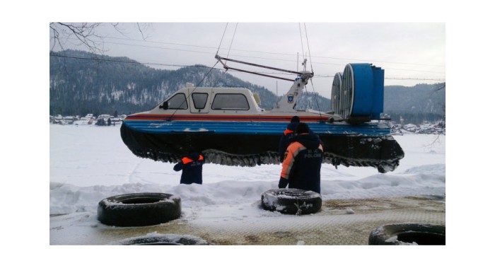 Se reanuda la búsqueda del helicóptero caído en un lago de Altái 