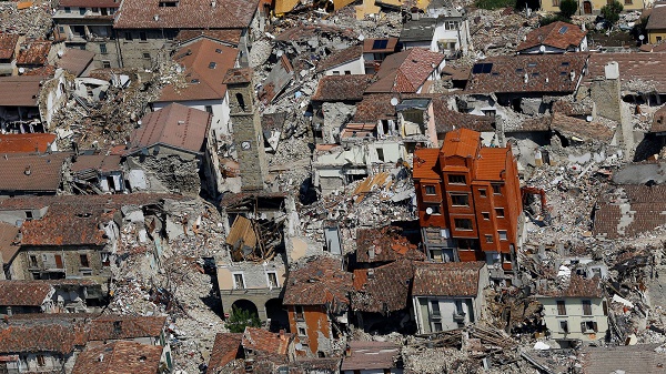 La ville d`Amatrice attaque Charlie Hebdo en justice