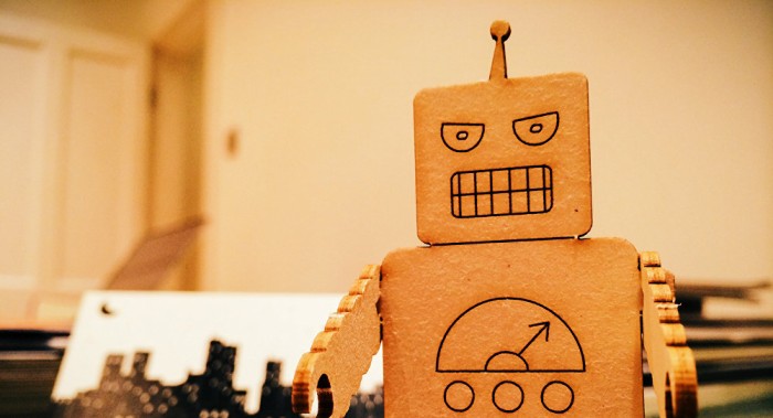 No es la inteligencia artificial la que nos amenaza, sino la `estupidez artificial` 