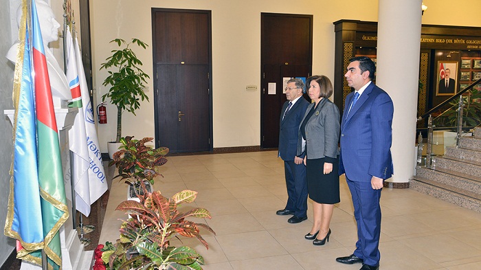 Baku Higher Oil School commemorates National Leader Heydar Aliyev