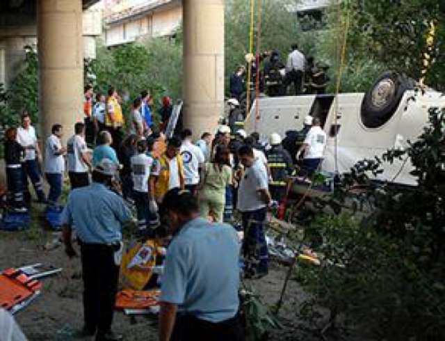 20 killed in Turkish resort as bus carrying tourists overturns