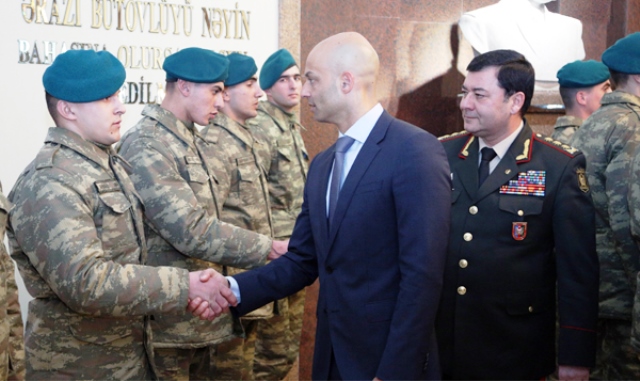 Ceyms Appaturay Müdafiə Nazirliyində - Fotolar