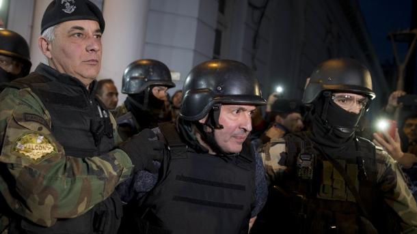 Exsecretario argentino trató de ocultar 8,98 millones de dólares 