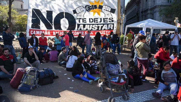 Argentinos protestan contra el aumento en los servicios públicos