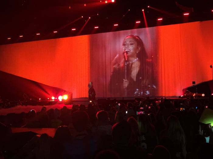 Attentat de Manchester: Ariana Grande suspend sa tournée