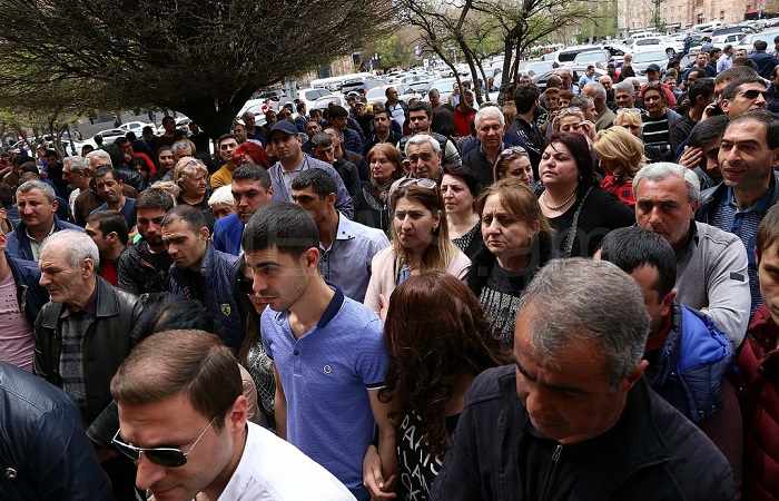 En Ereván siguen las protestas contra el gobierno